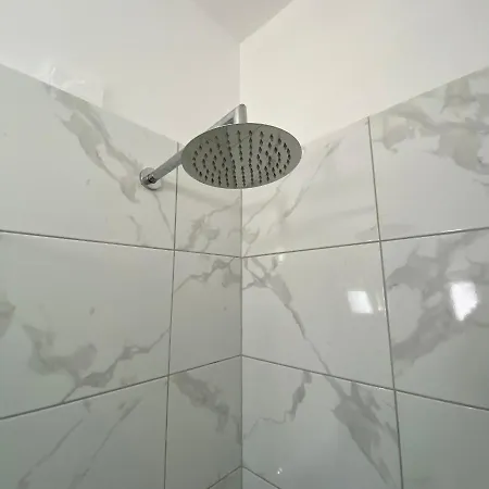 Yard Paradise מלון 3*