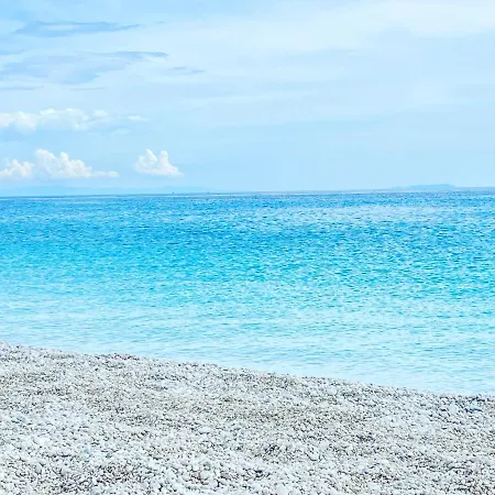 Yard Paradise 3* דרמי