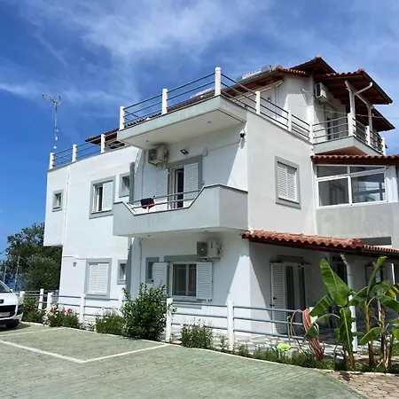 Yard Paradise 3* Dhermi