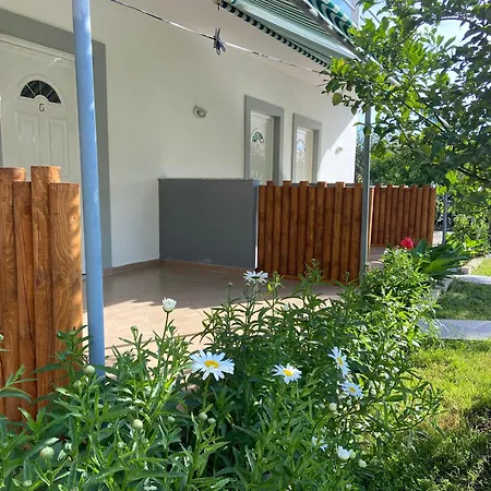 Yard Paradise מלון 3*