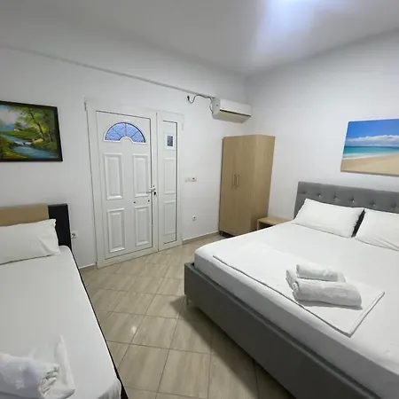 Yard Paradise Dhërmi