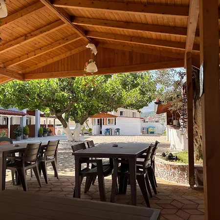Yard Paradise Dhërmi