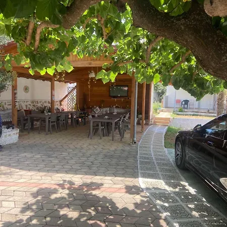 Hotel Yard Paradise