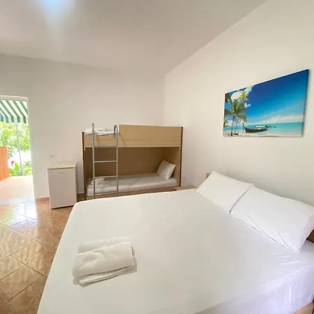 Yard Paradise 3* Dhermi