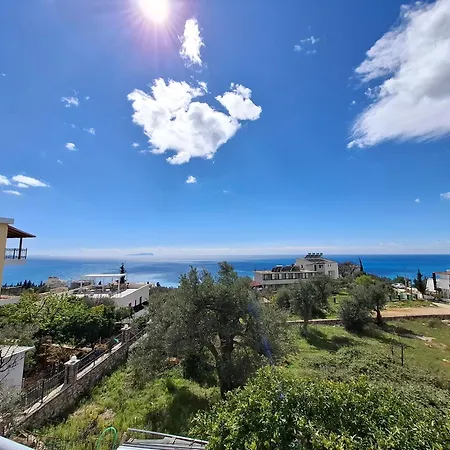 Yard Paradise Dhërmi