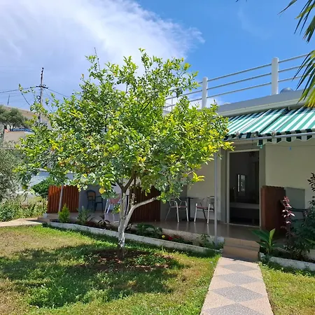Yard Paradise מלון