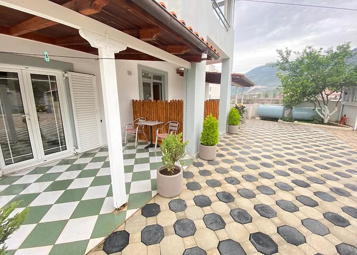 Yard Paradise 酒店 3*