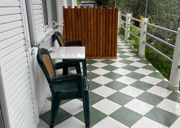 Yard Paradise 酒店 Dhërmi