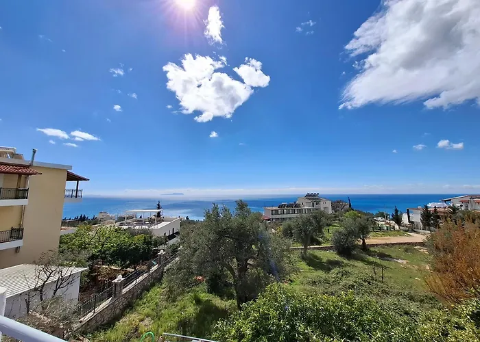 Yard Paradise Dhërmi