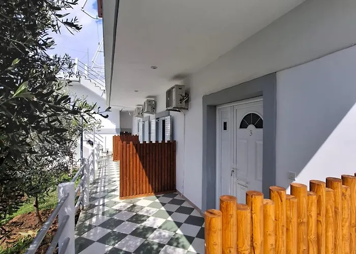 Yard Paradise 3* Dhërmi