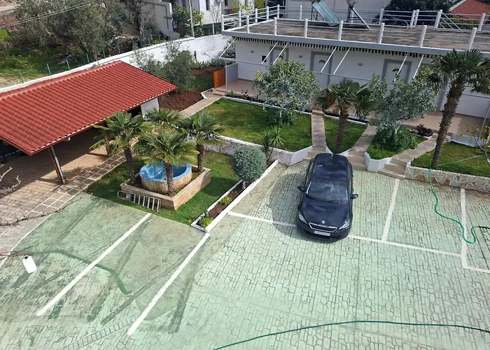 Yard Paradise Dhërmi